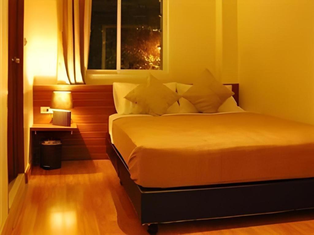 Hotel White House Asoke Sukhumvit 18 Bangkok Exterior foto